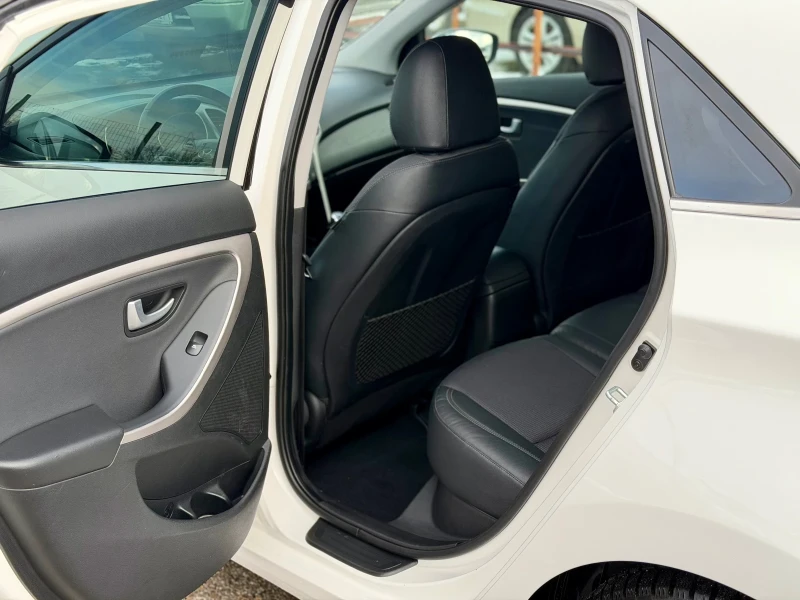Hyundai I30 1.6i Edition Facelift Led Кожа-Нави-Камера, снимка 9 - Автомобили и джипове - 53036471