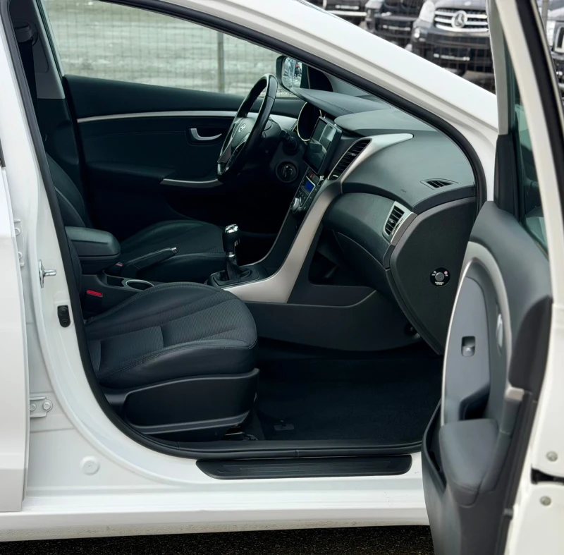 Hyundai I30 1.6i Edition Facelift Led Кожа-Нави-Камера, снимка 10 - Автомобили и джипове - 53036471