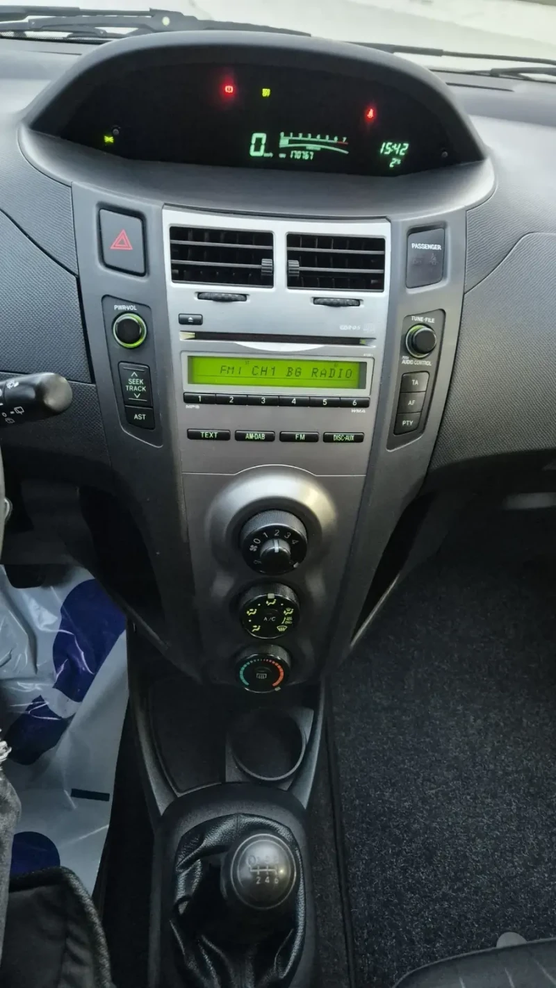 Toyota Yaris 1.3i* 100К.С* ФЕЙСЛИФТ* ЕВРО5* ГЕРМАНИЯ, снимка 14 - Автомобили и джипове - 53076681