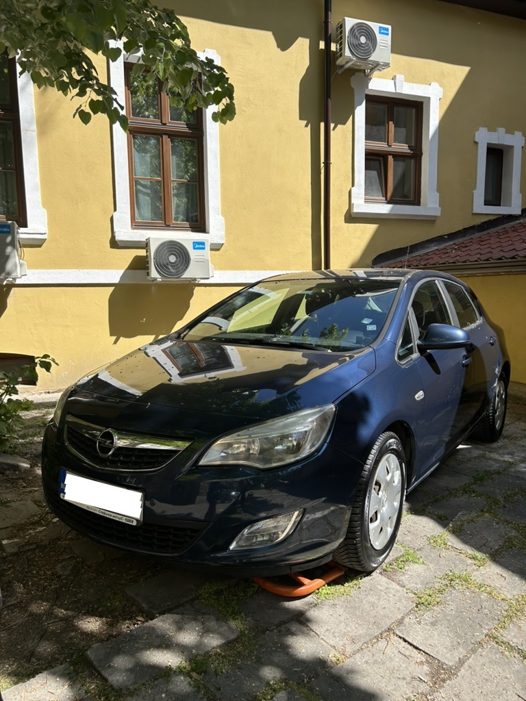 Opel Astra J 1.7 CDTI, снимка 1 - Автомобили и джипове - 45180764