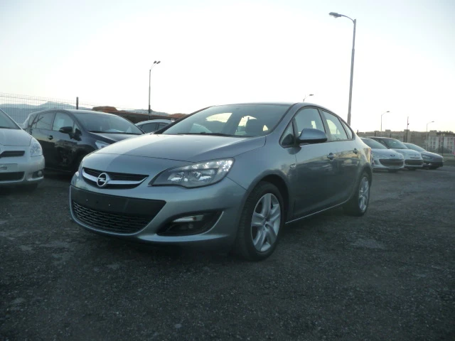 Opel Astra 1.4TURBO ГАЗ-ПЕРФЕКТНА, снимка 2 - Автомобили и джипове - 48412956