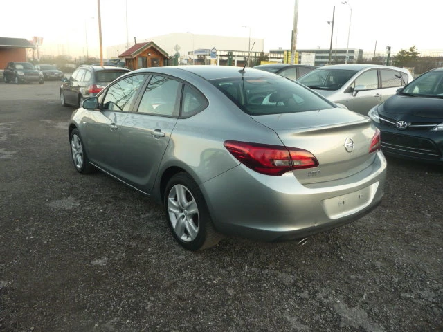 Opel Astra 1.4TURBO ГАЗ-ПЕРФЕКТНА, снимка 5 - Автомобили и джипове - 48412956