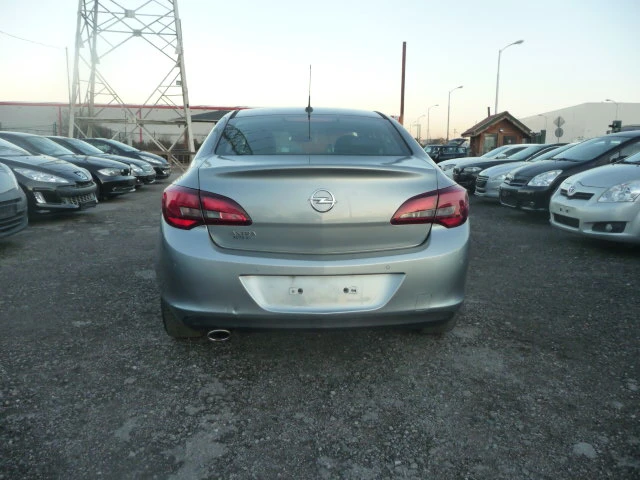 Opel Astra 1.4TURBO ГАЗ-ПЕРФЕКТНА, снимка 6 - Автомобили и джипове - 48412956