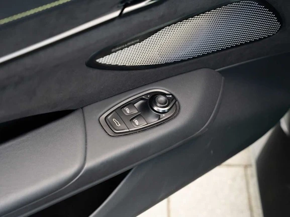 Aston Martin V8 Vantage = Carbon Ceramic Brakes= Гаранция - изображение 9