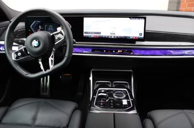 BMW 740 d/xDrive/286HP/M-SPORT/SKY-LOUNGE/B&W/360/MEM/860g, снимка 8 - Автомобили и джипове - 53680531
