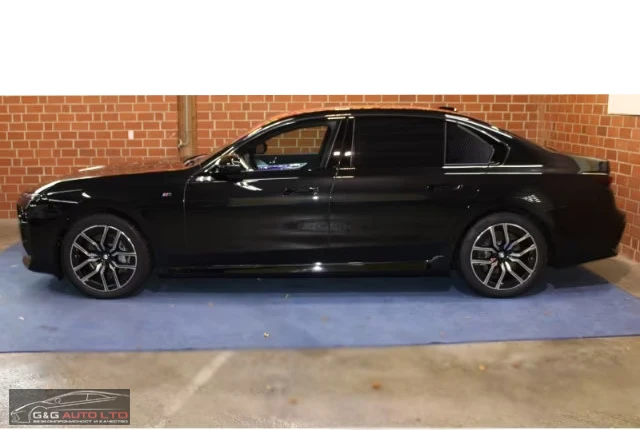 BMW 740 d/xDrive/286HP/M-SPORT/SKY-LOUNGE/B&W/360/MEM/860g, снимка 2 - Автомобили и джипове - 53680531