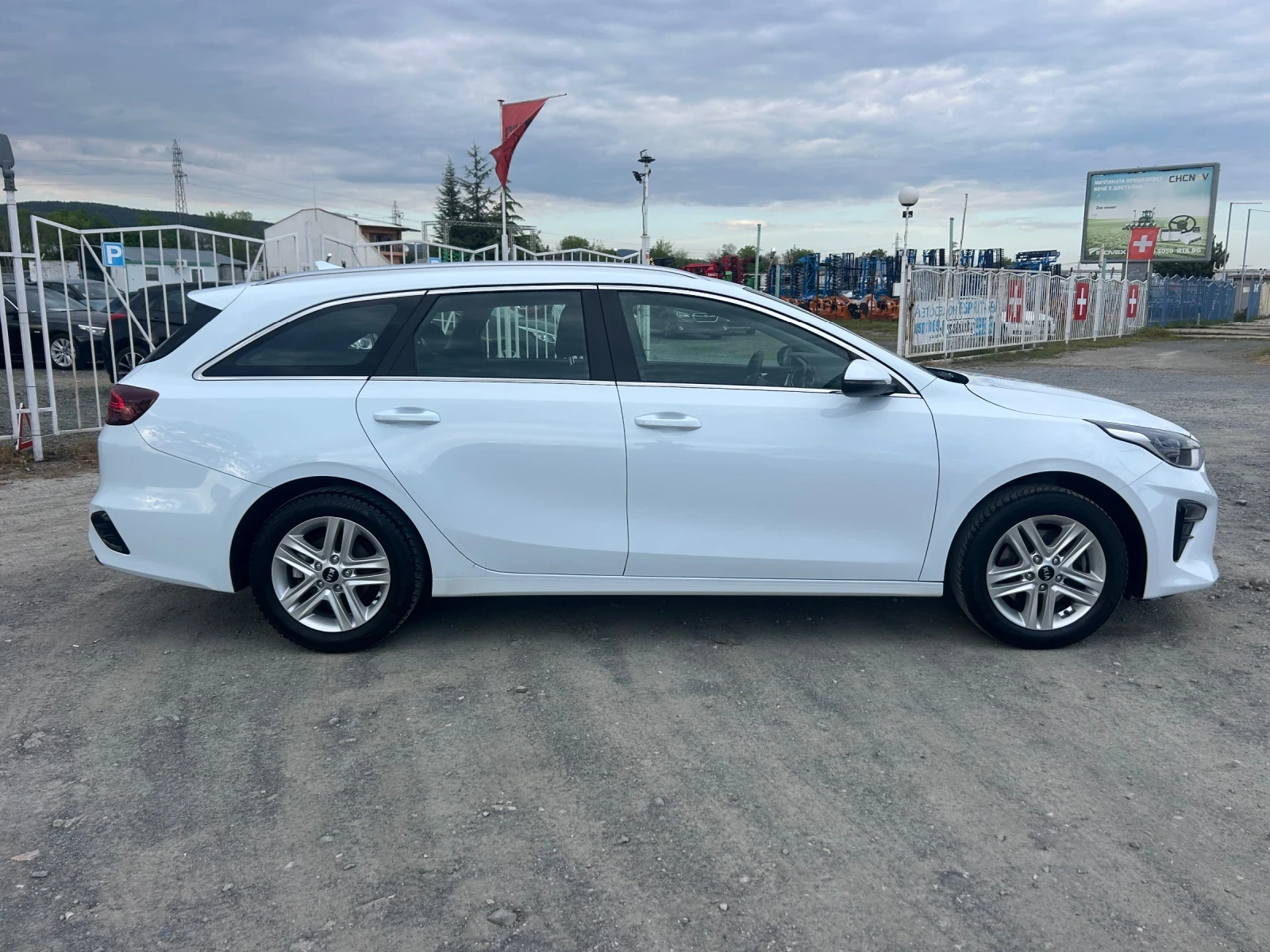 Kia Ceed 1.6 CRDI / НАВИГАЦИЯ / КАМЕРА / ЕВРО6+  - изображение 4