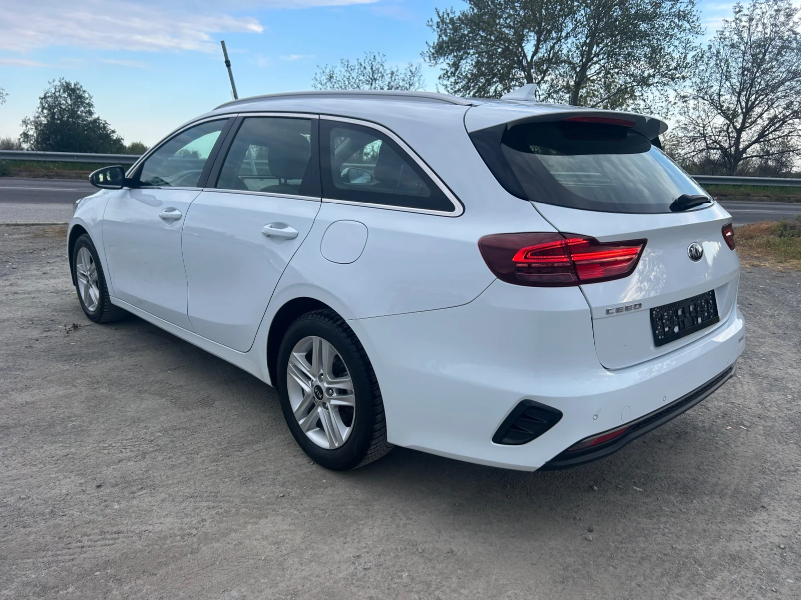 Kia Ceed 1.6 CRDI / НАВИГАЦИЯ / КАМЕРА / ЕВРО6+  - изображение 7