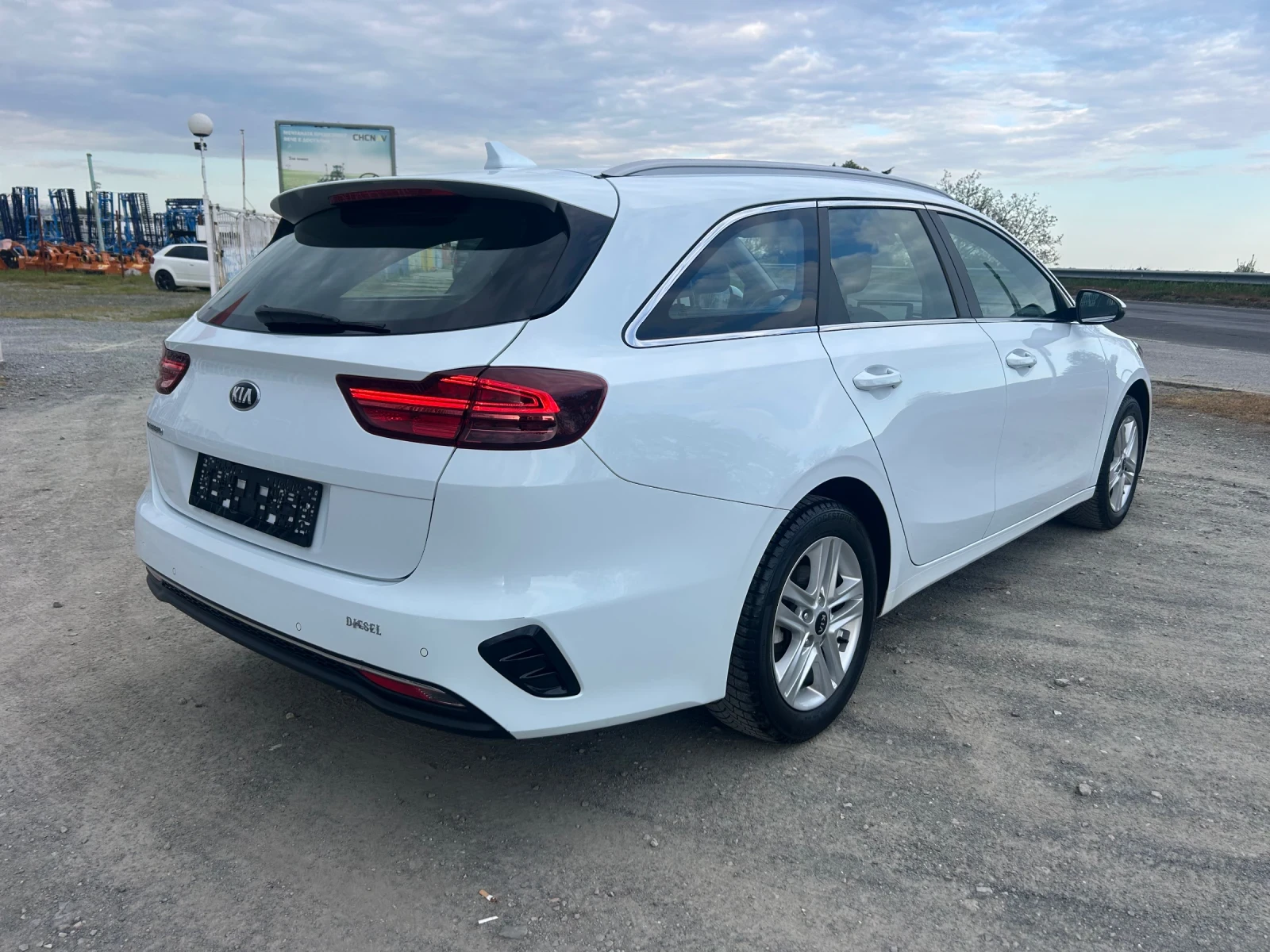 Kia Ceed 1.6 CRDI / НАВИГАЦИЯ / КАМЕРА / ЕВРО6+  - изображение 5