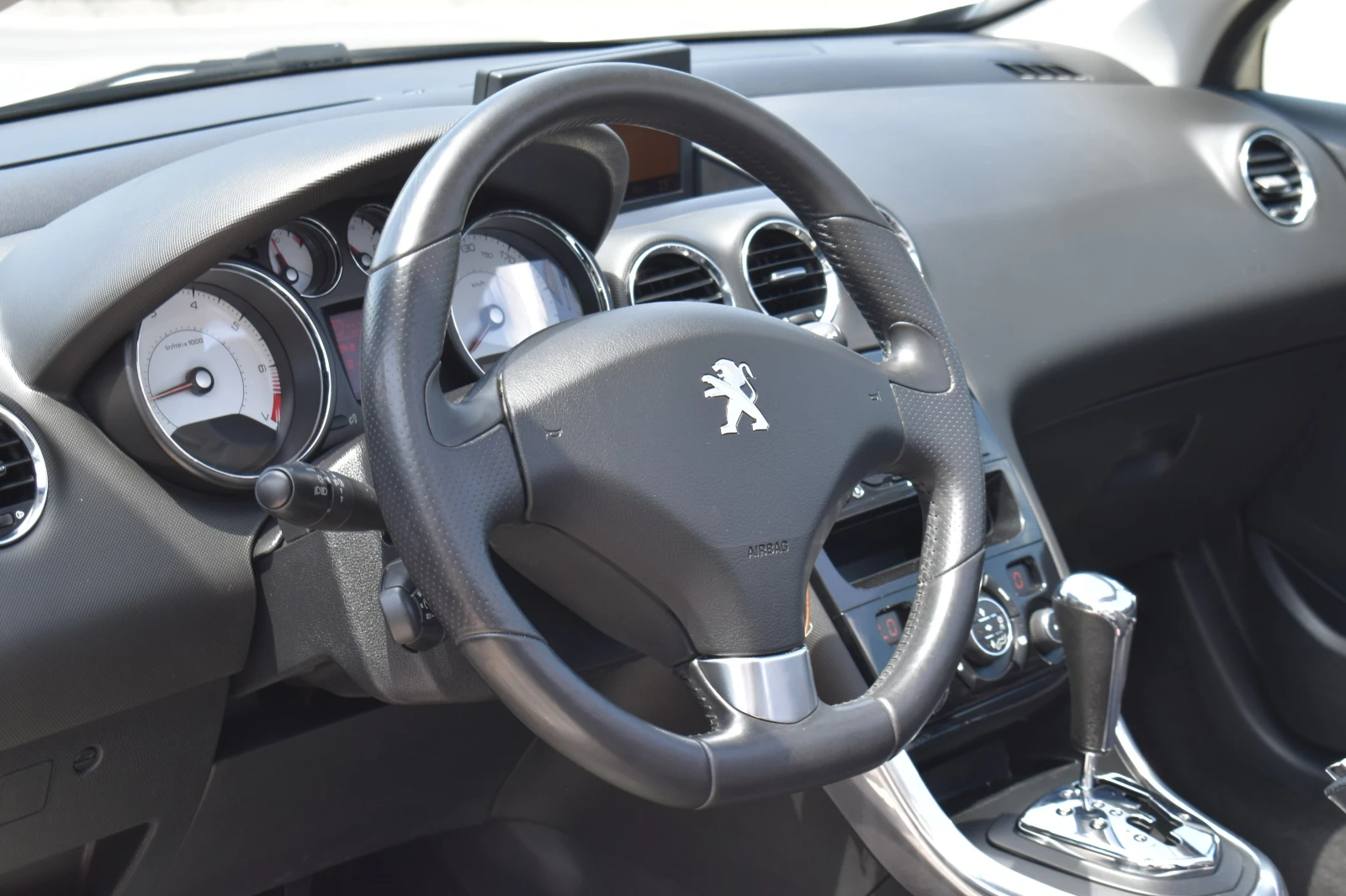 Peugeot 308 CONVERTIBLE* SWISS* WHITE-PEARL - изображение 9