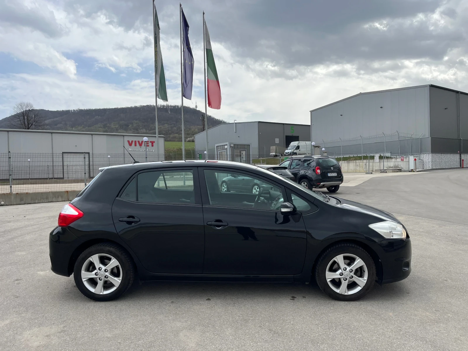 Toyota Auris 1.3i 99k.c. * Сервизна книжка  - изображение 6