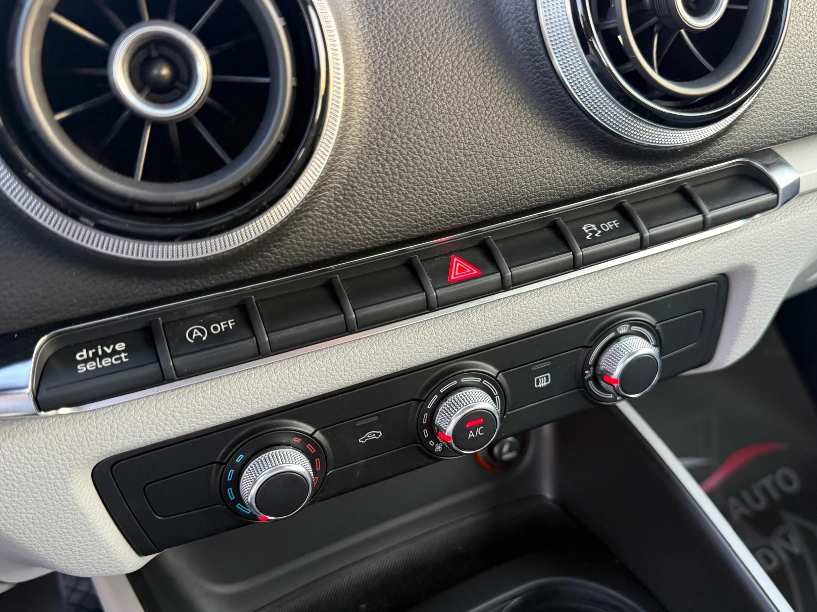 Audi A3 1.4i* 122к.с* АВТОМАТИК* 2015г* 94.000КМ*  - изображение 8