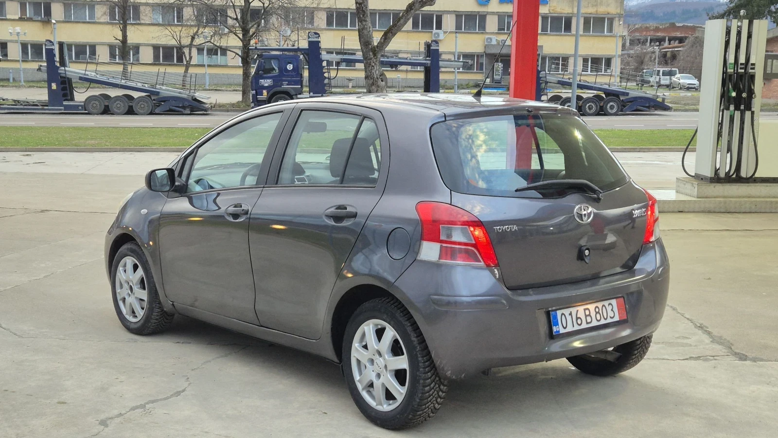 Toyota Yaris 1.3i* 100�.�* ��������* ����5* �������� | Mobile.bg � ����������� 13