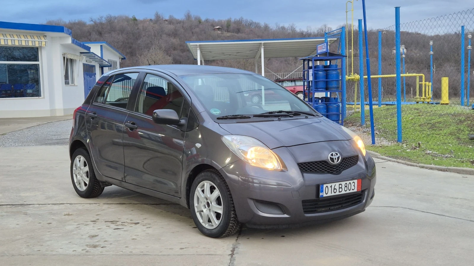 Toyota Yaris 1.3i* 100�.�* ��������* ����5* �������� | Mobile.bg � ����������� 10