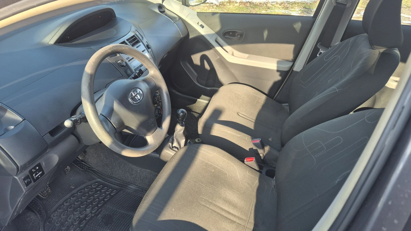 Toyota Yaris 1.3i* 100�.�* ��������* ����5* �������� | Mobile.bg � ����������� 17