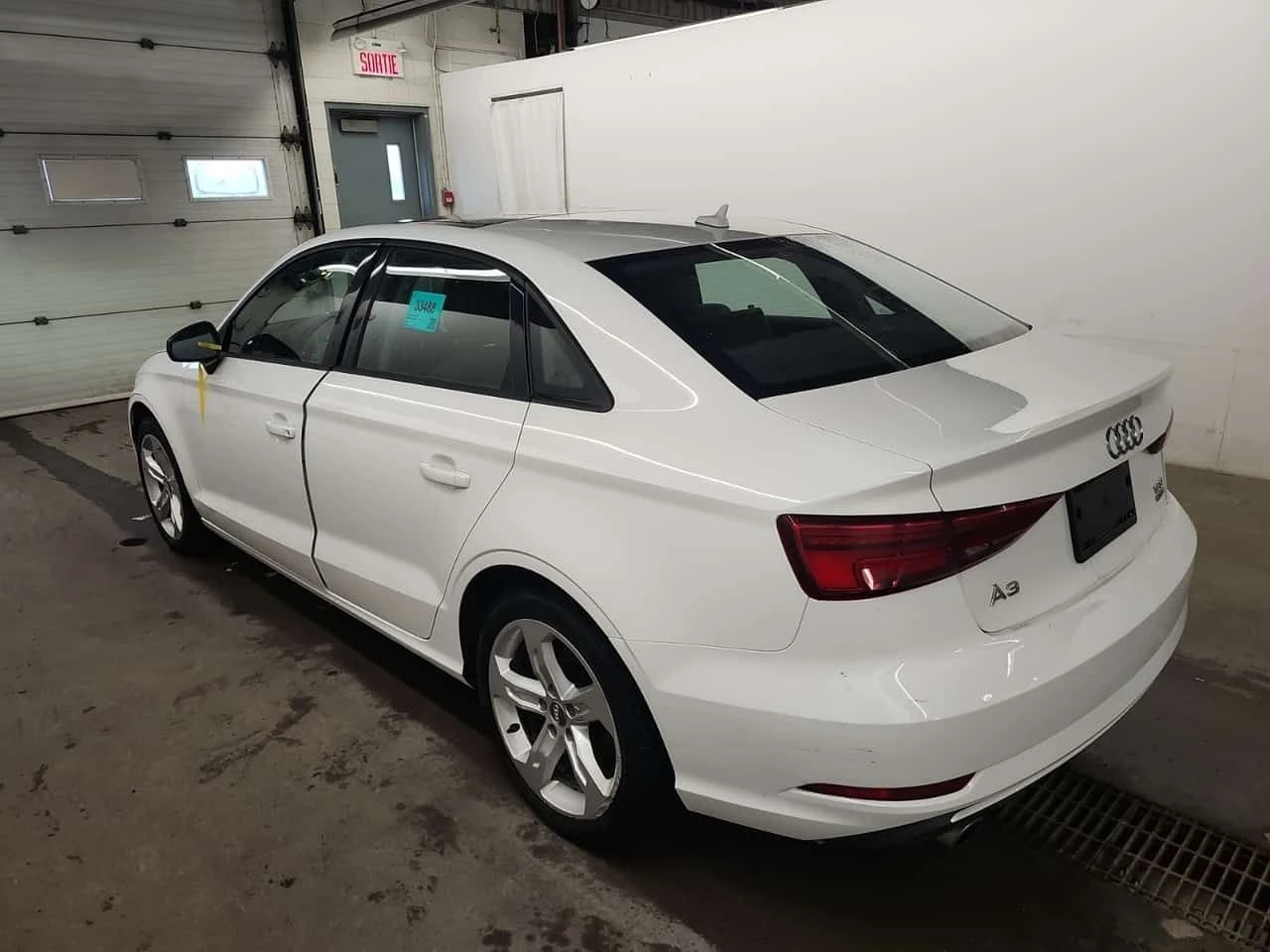 Audi A3 KOMFORT/ПОДГРЕВИ/КАМЕРА - изображение 4