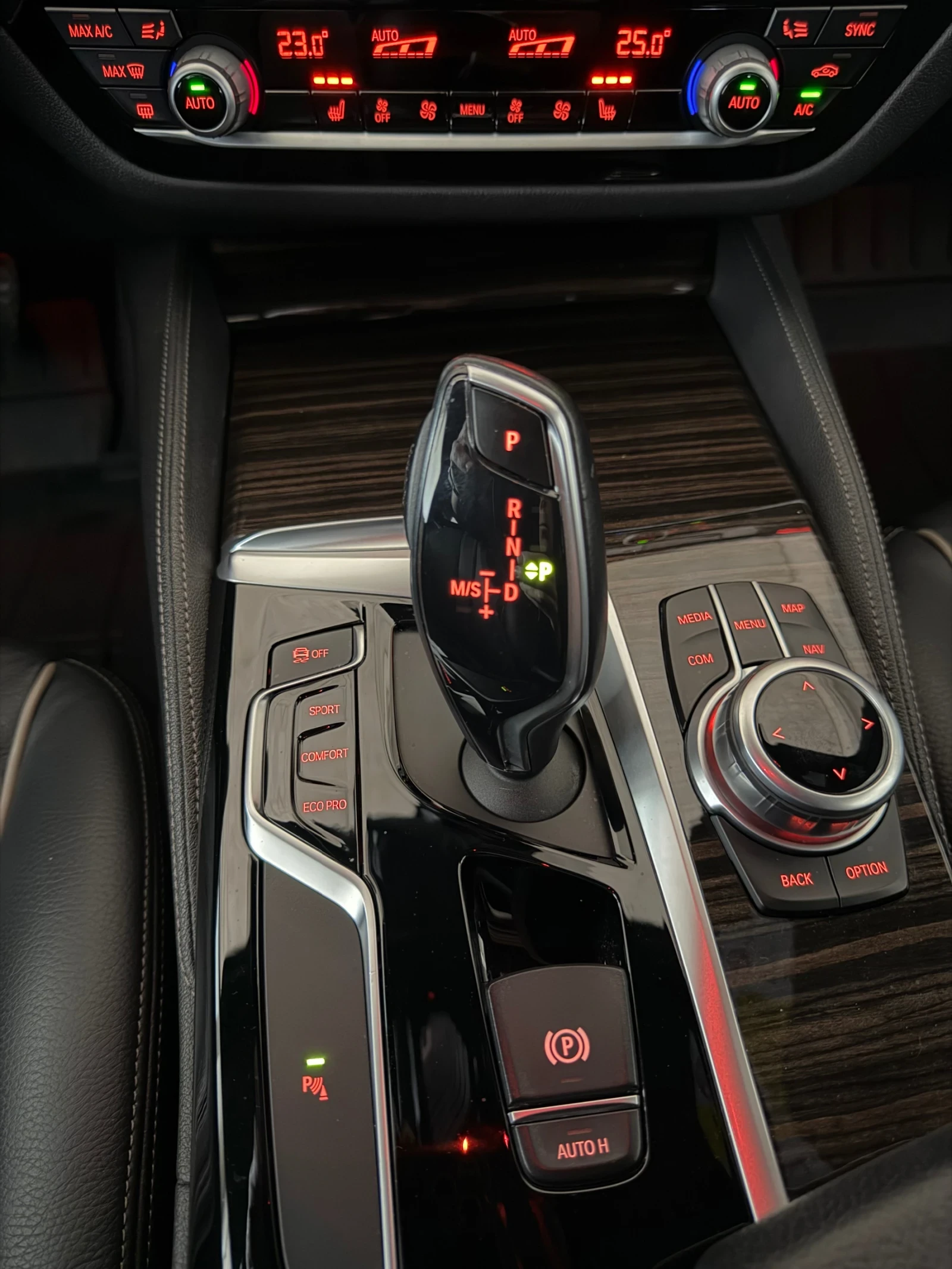 BMW 520 4X4 luxury-line-131хил.км, снимка 12 - Автомобили и джипове - 53876408