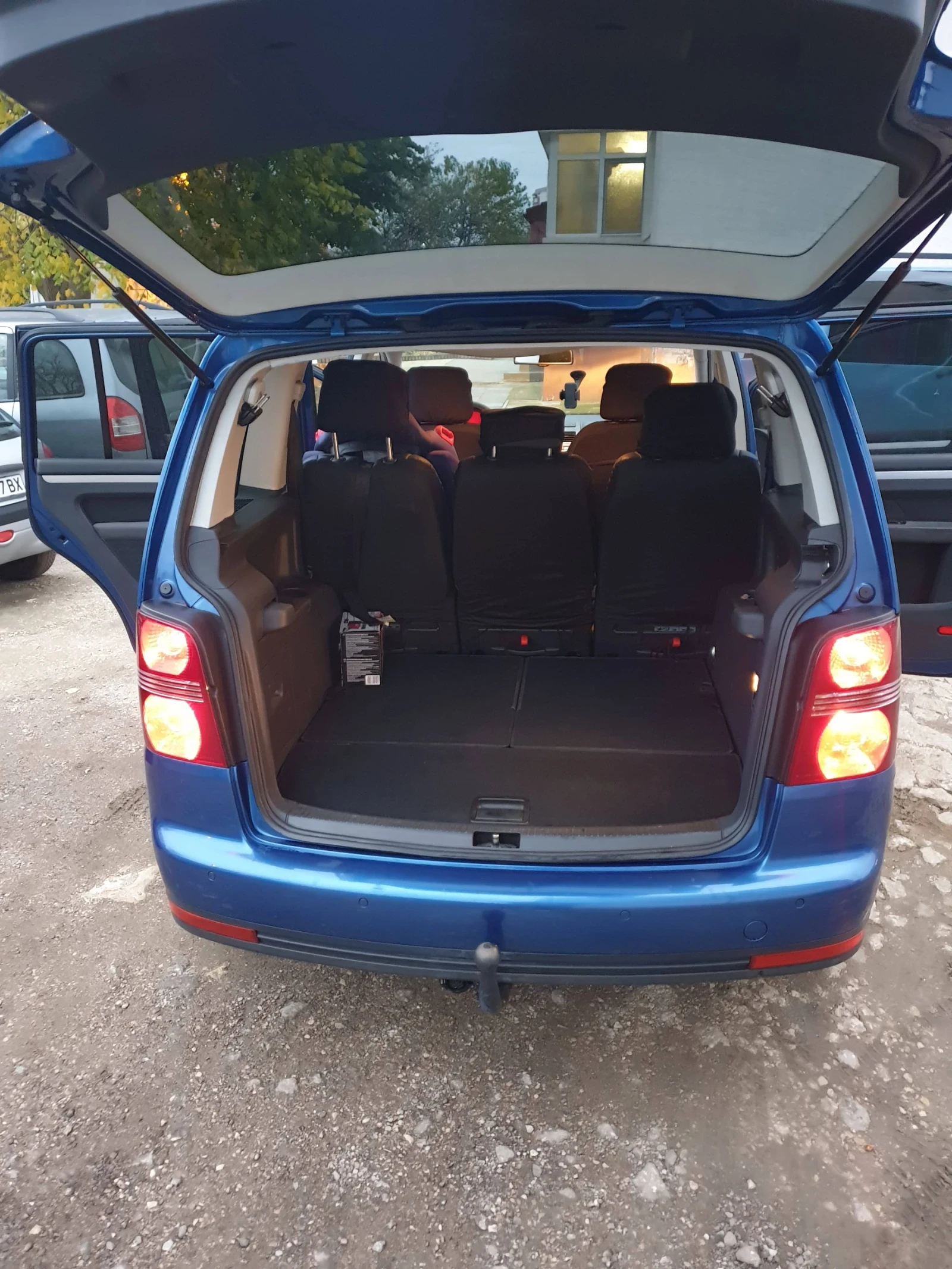 VW Touran, снимка 3 - Автомобили и джипове - 54067593