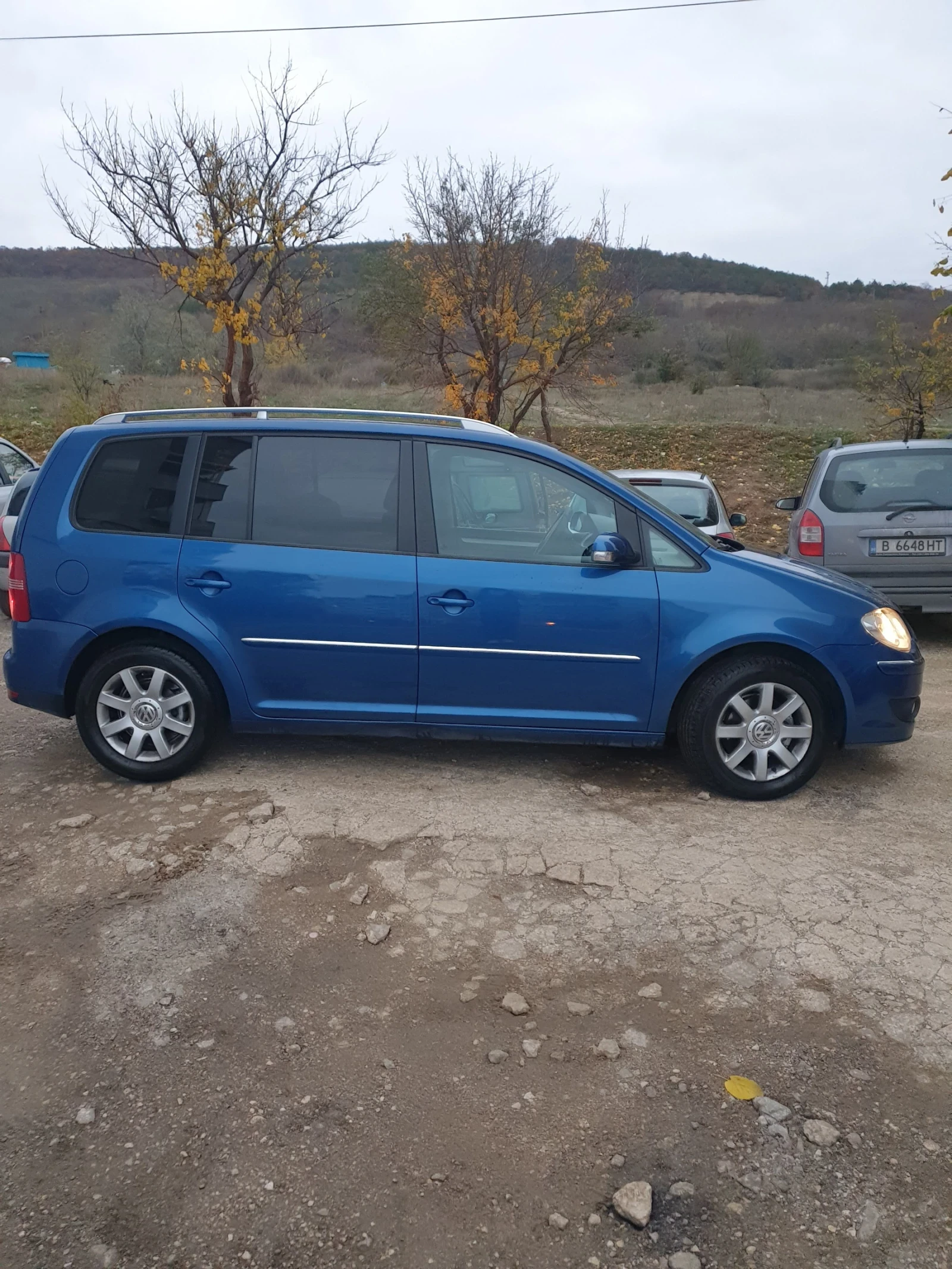 VW Touran, снимка 11 - Автомобили и джипове - 54067593