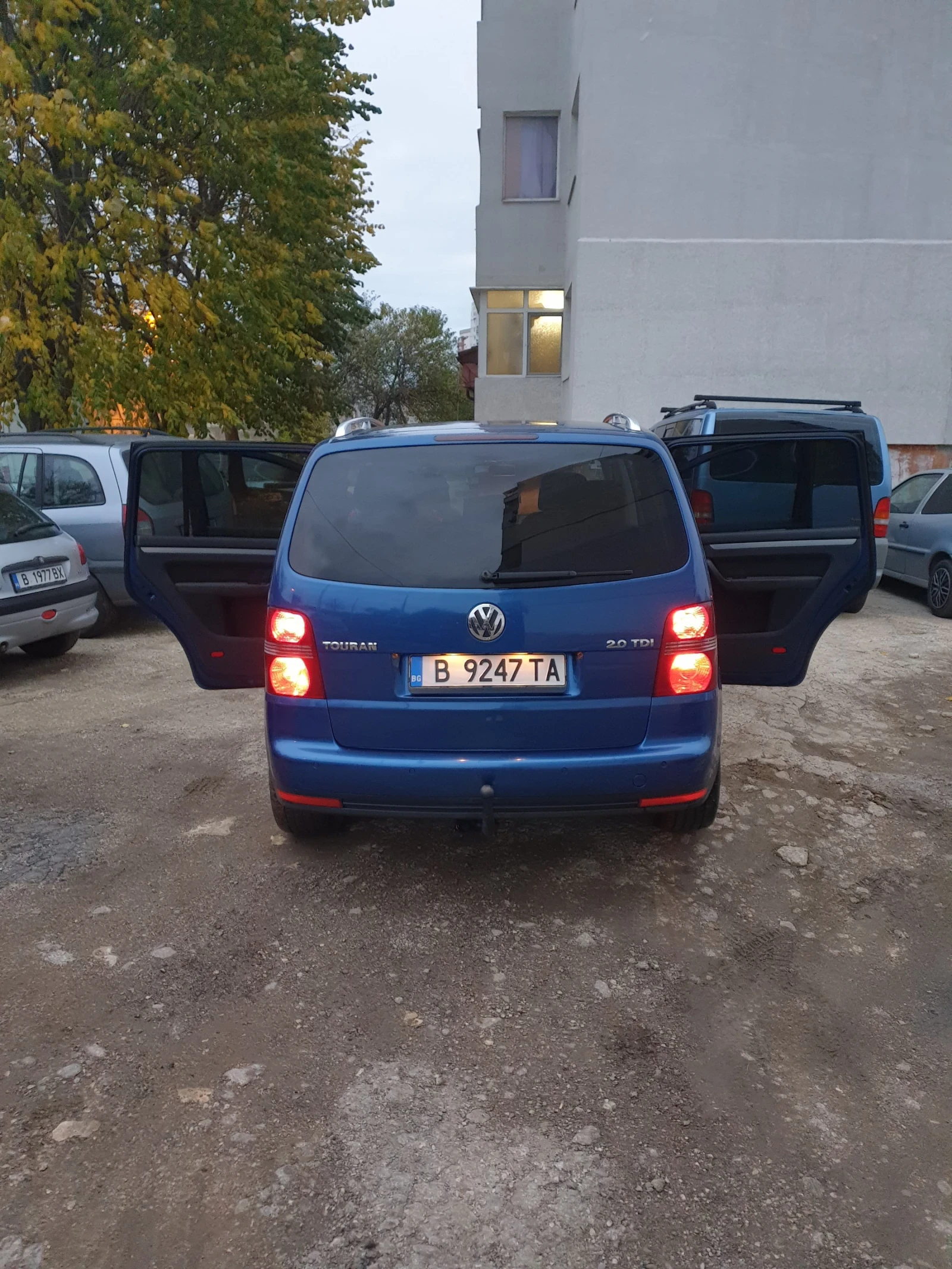 VW Touran, снимка 8 - Автомобили и джипове - 54067593