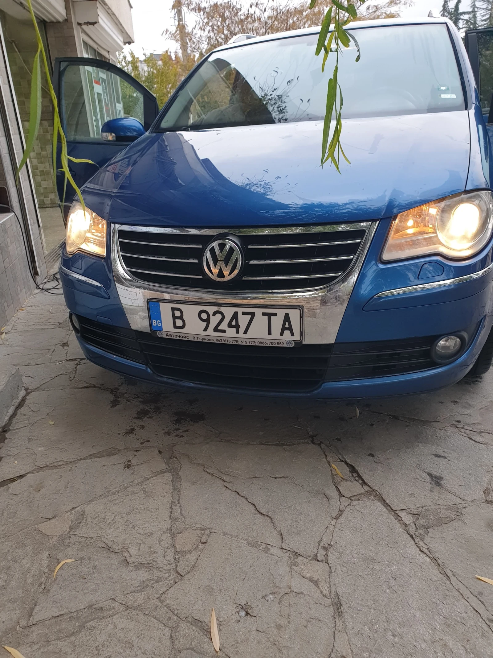 VW Touran, снимка 6 - Автомобили и джипове - 54067593