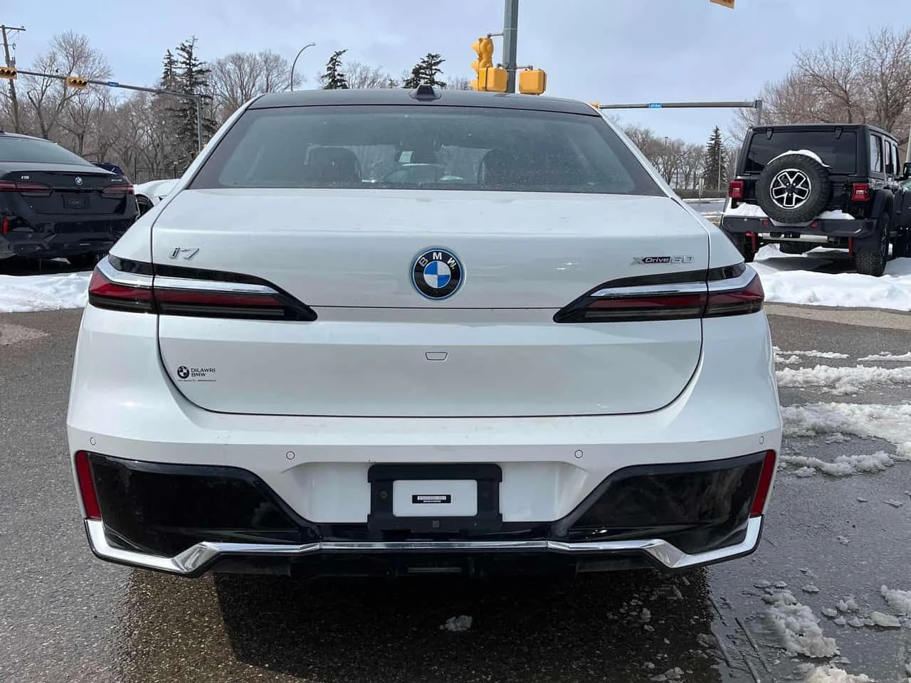 BMW i7 xDrive60| BOWERS & WILKINS| SKY LOUNGE| 2 КЛЮЧА| , снимка 4 - Автомобили и джипове - 54234328