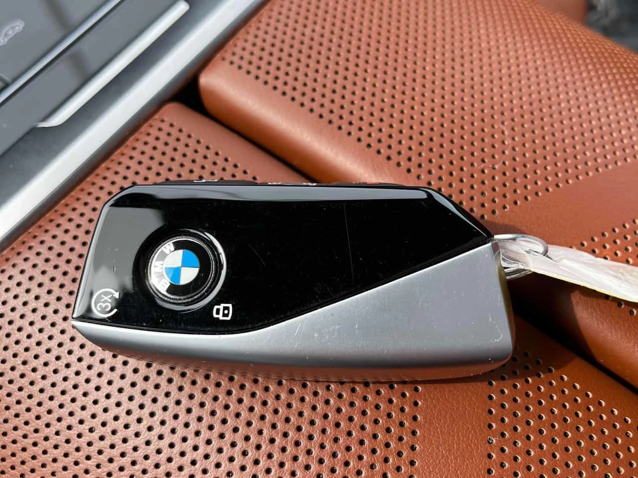 BMW i7 xDrive60| BOWERS & WILKINS| SKY LOUNGE| 2 КЛЮЧА| , снимка 15 - Автомобили и джипове - 54234328