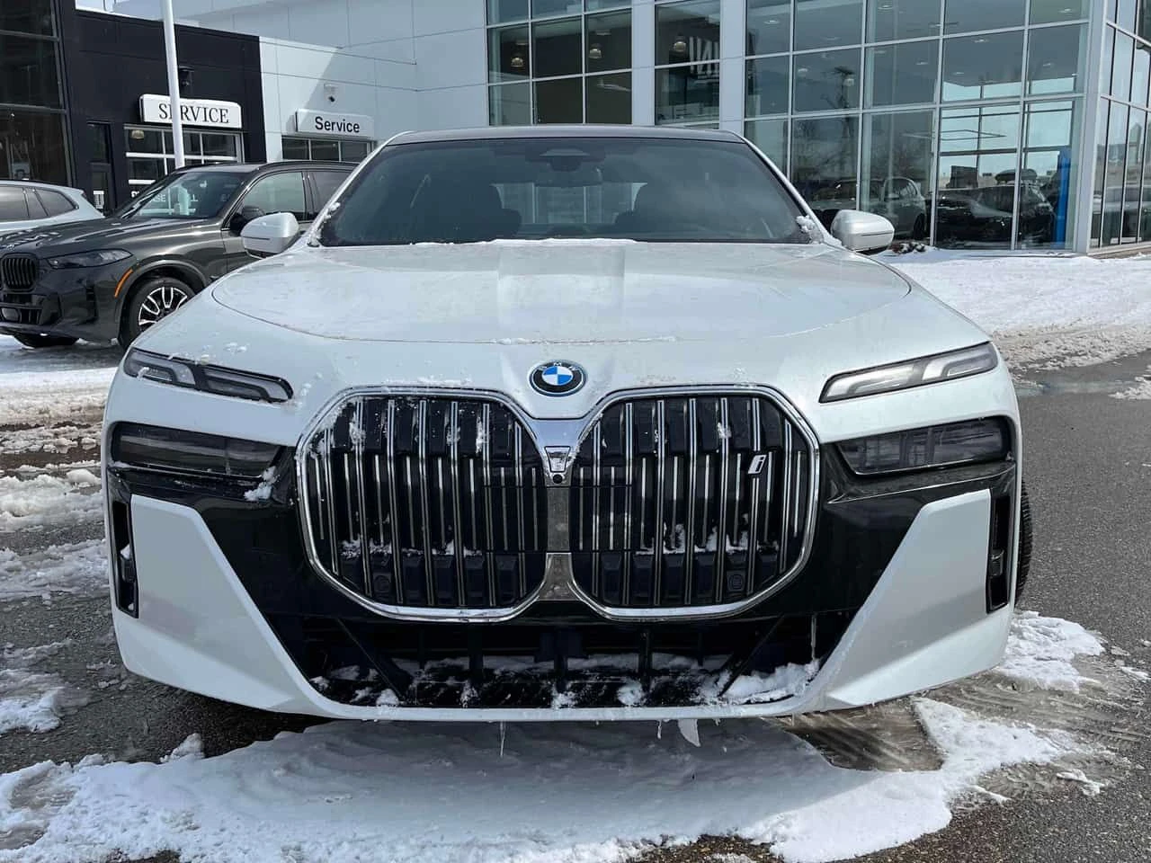 BMW i7 xDrive60| BOWERS & WILKINS| SKY LOUNGE| 2 КЛЮЧА| , снимка 5 - Автомобили и джипове - 54234328