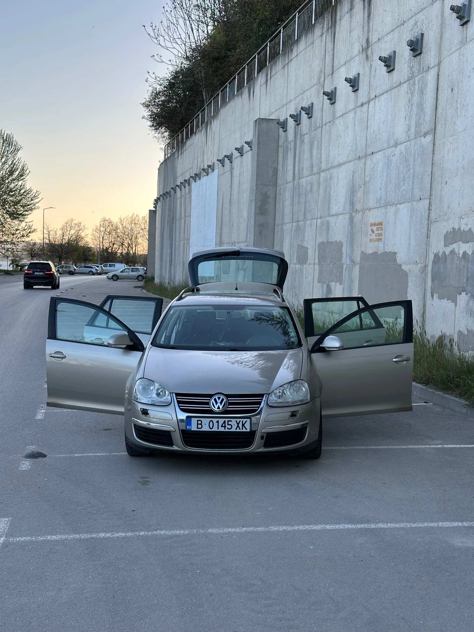 VW Golf Variant 1.9 TDI, снимка 8 - Автомобили и джипове - 54348033