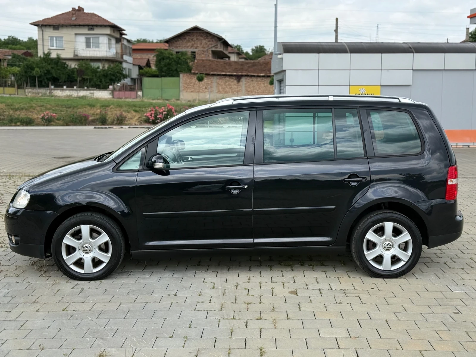 VW Touran 2.0 136 AZV 6 скорости 7 места, снимка 8 - Автомобили и джипове - 54883745