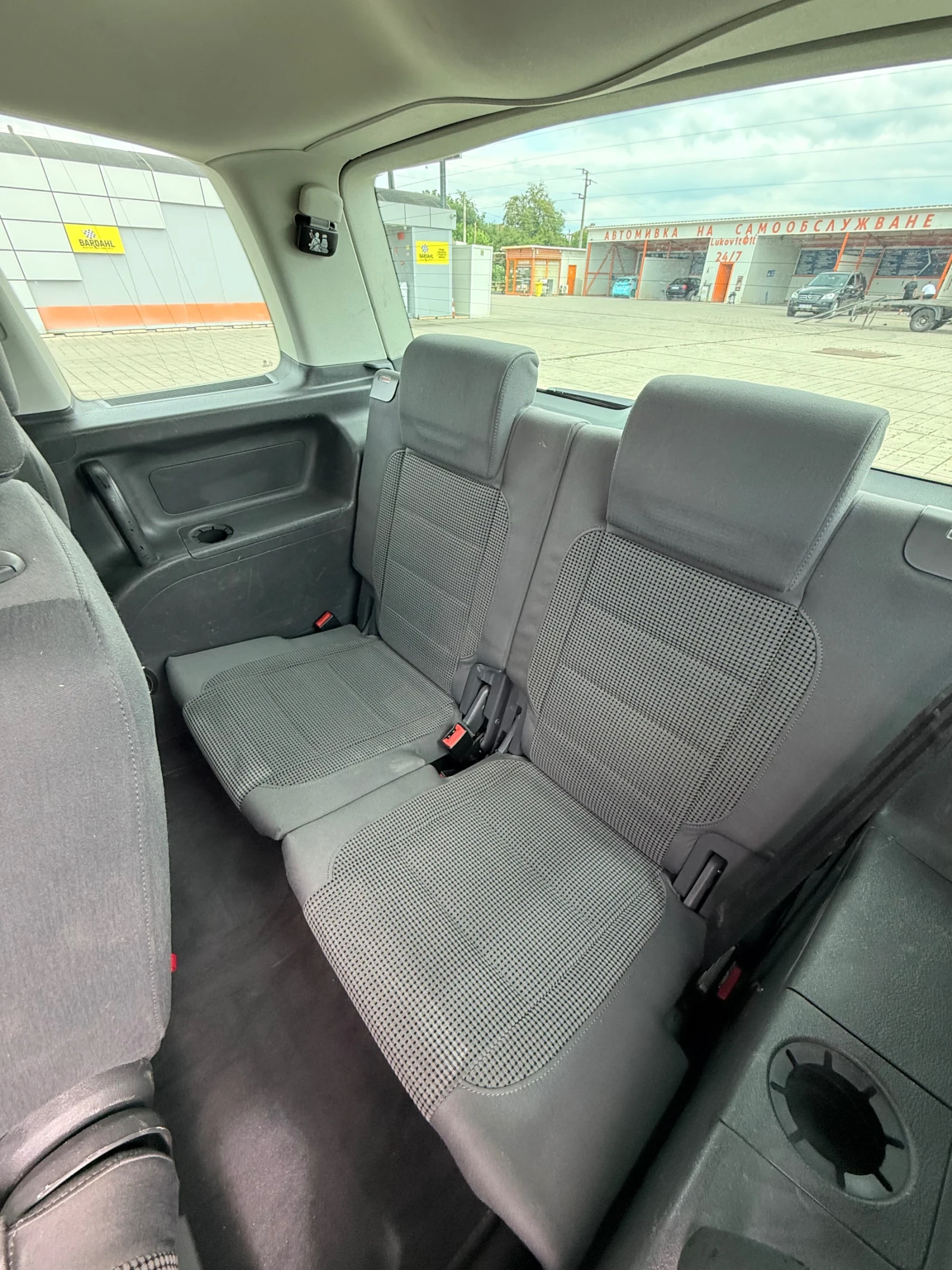 VW Touran 2.0 136 AZV 6 скорости 7 места, снимка 14 - Автомобили и джипове - 54883745