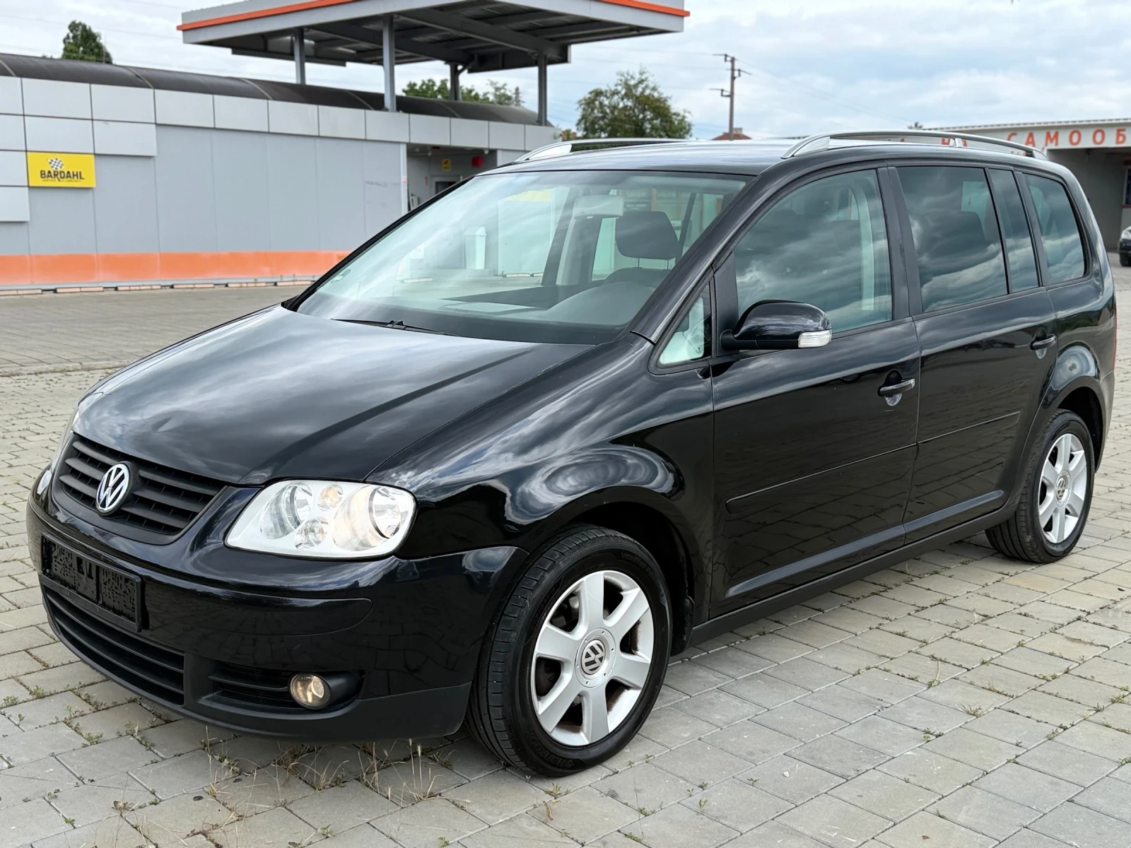 VW Touran 2.0 136 AZV 6 скорости 7 места, снимка 4 - Автомобили и джипове - 54883745