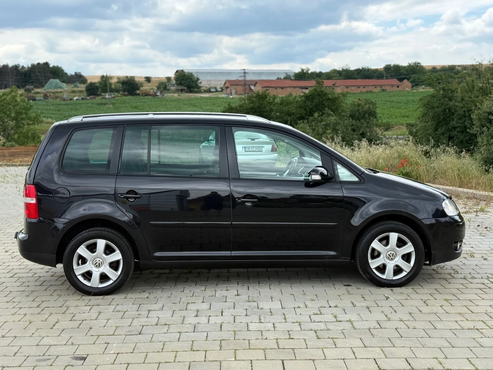 VW Touran 2.0 136 AZV 6 скорости 7 места, снимка 9 - Автомобили и джипове - 54883745