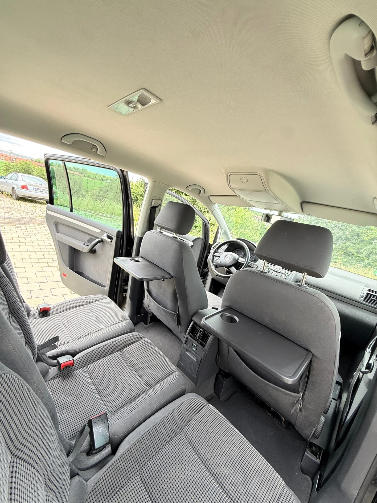 VW Touran 2.0 136 AZV 6 скорости 7 места, снимка 13 - Автомобили и джипове - 54883745