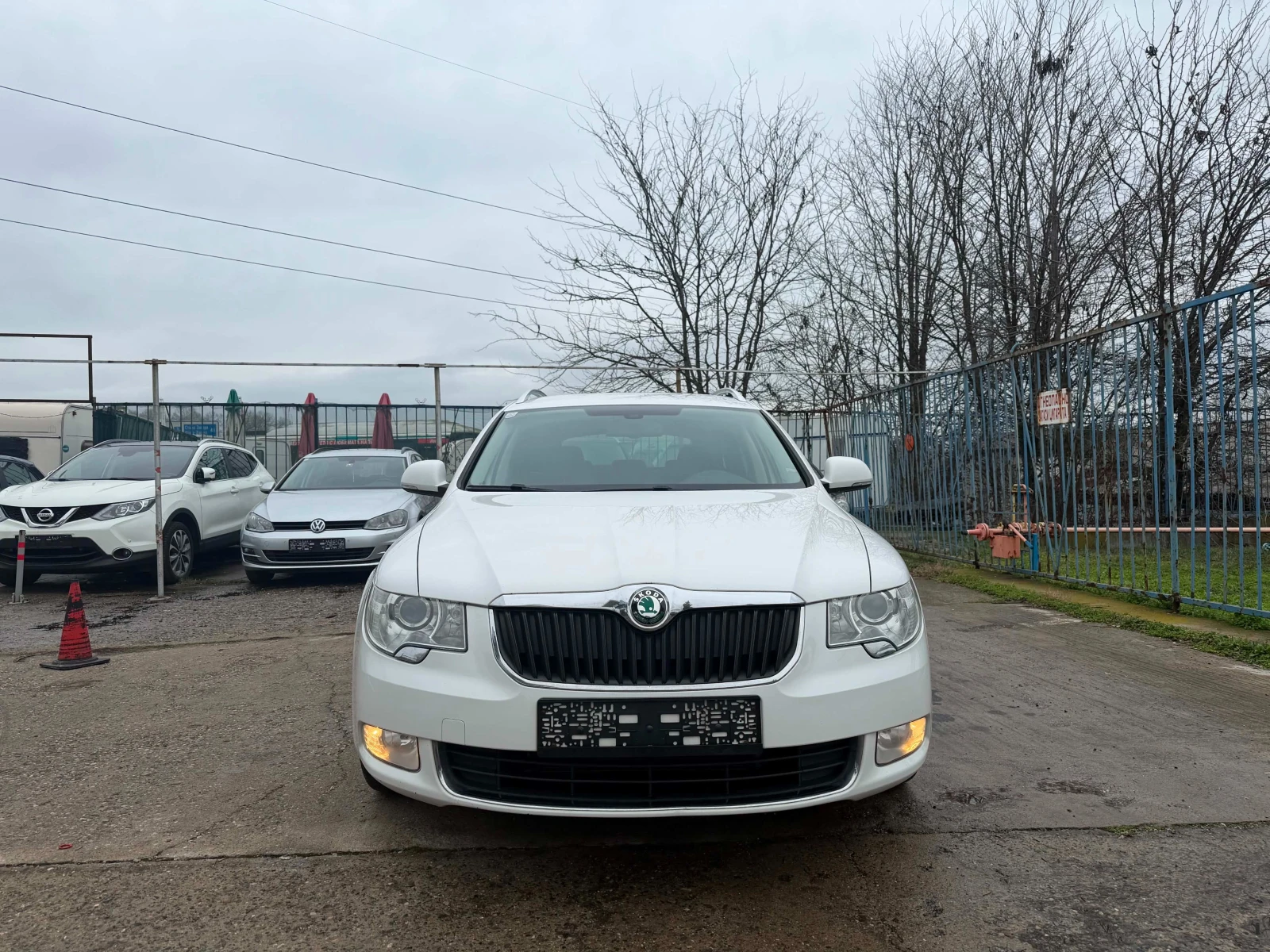 Skoda Superb 2.0 TDI 4x4 KEYLESS, снимка 2 - Автомобили и джипове - 55559676