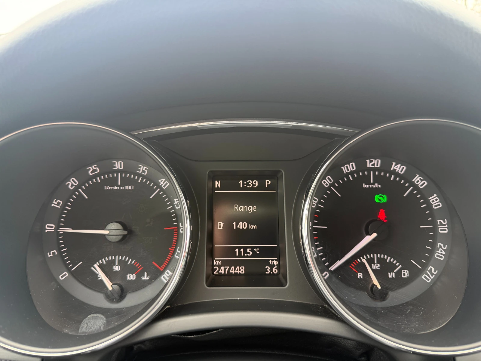 Skoda Superb 2.0 TDI 4x4 KEYLESS, снимка 17 - Автомобили и джипове - 55559676