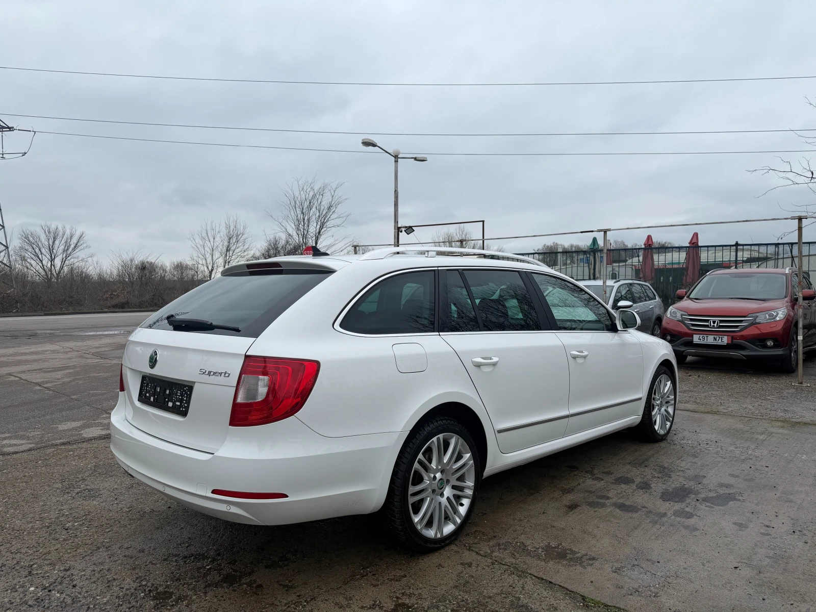 Skoda Superb 2.0 TDI 4x4 KEYLESS, снимка 5 - Автомобили и джипове - 55559676