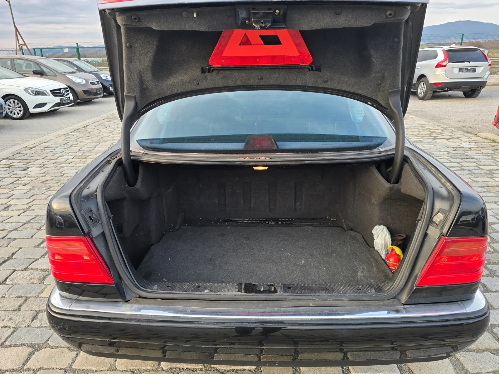 Mercedes-Benz E 300 D АВТОМАТИК ТОП СЪСТОЯНИЕ, снимка 9 - Автомобили и джипове - 55565732