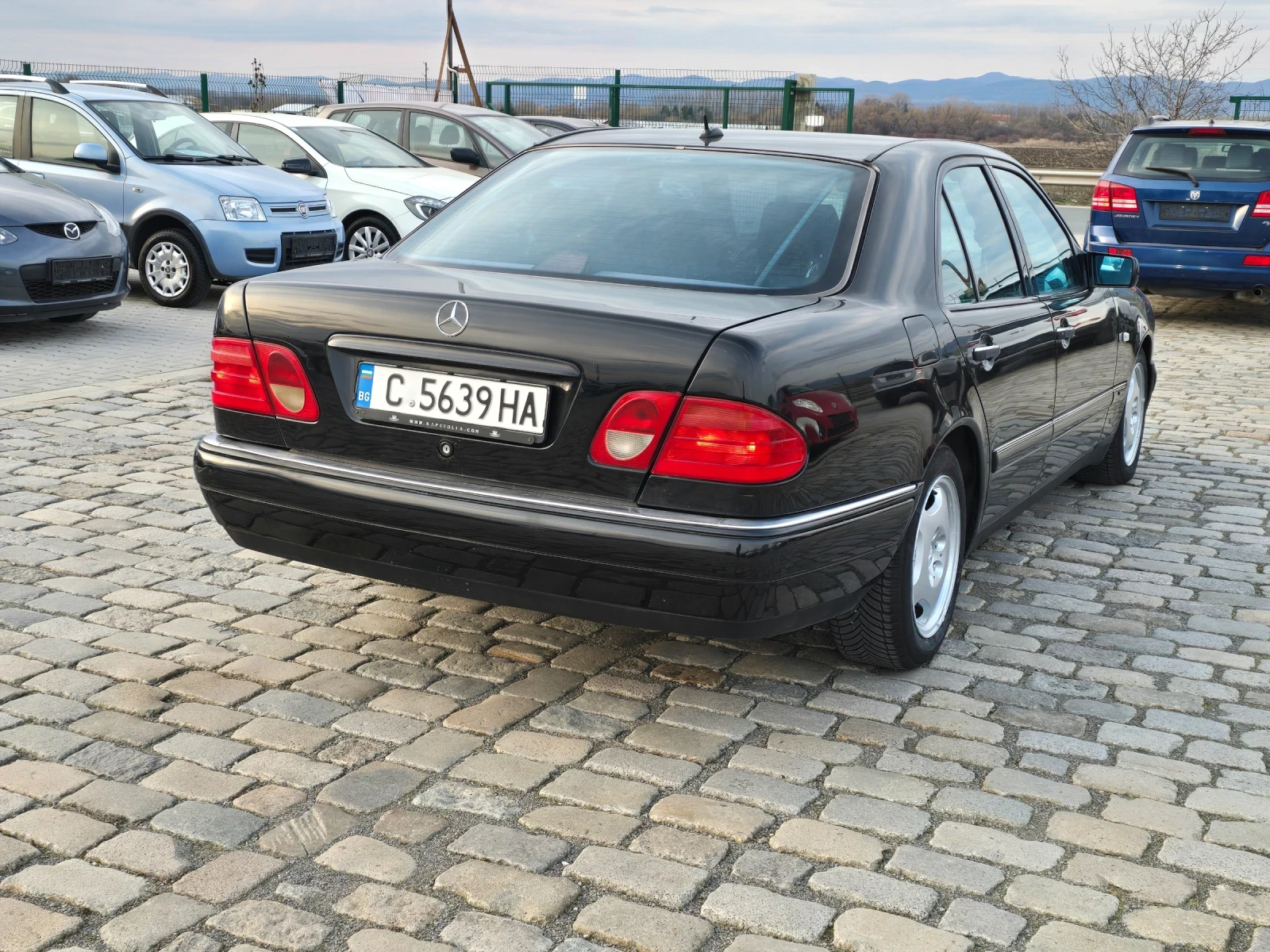 Mercedes-Benz E 300 D АВТОМАТИК ТОП СЪСТОЯНИЕ, снимка 6 - Автомобили и джипове - 55565732