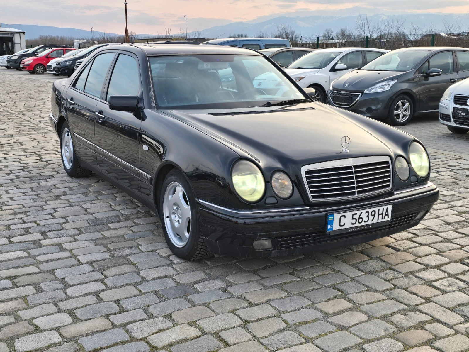 Mercedes-Benz E 300 D АВТОМАТИК ТОП СЪСТОЯНИЕ, снимка 3 - Автомобили и джипове - 55565732