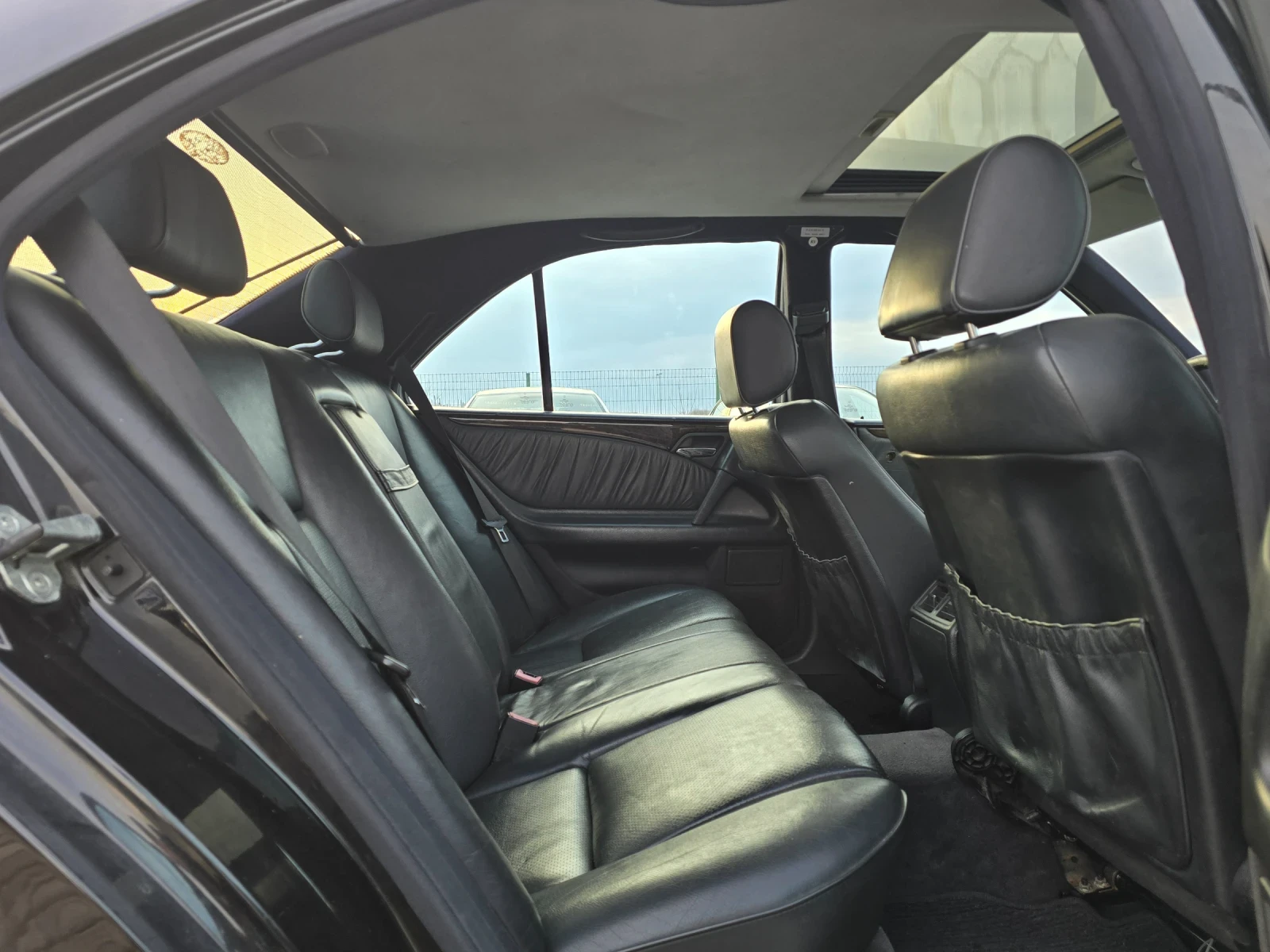 Mercedes-Benz E 300 D АВТОМАТИК ТОП СЪСТОЯНИЕ, снимка 14 - Автомобили и джипове - 55565732