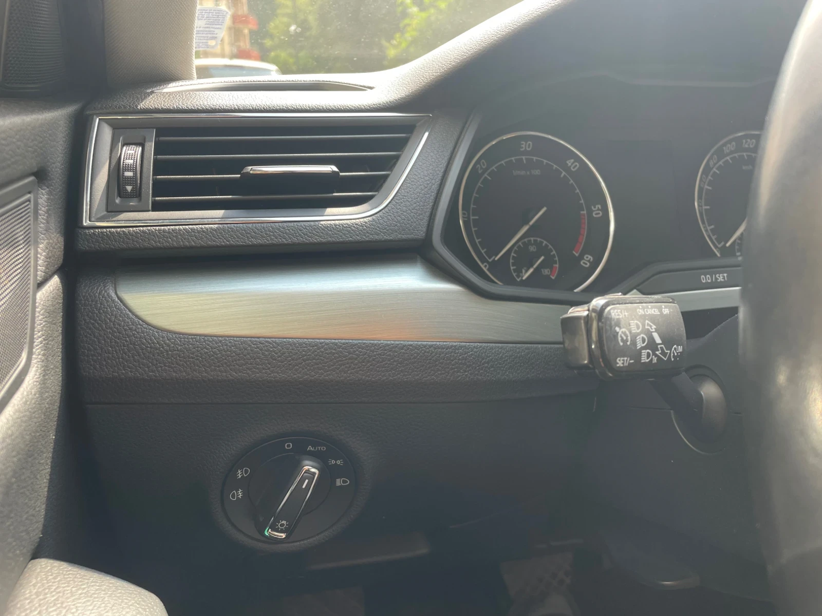 Skoda Superb 2.0 TDI, снимка 11 - Автомобили и джипове - 55606112