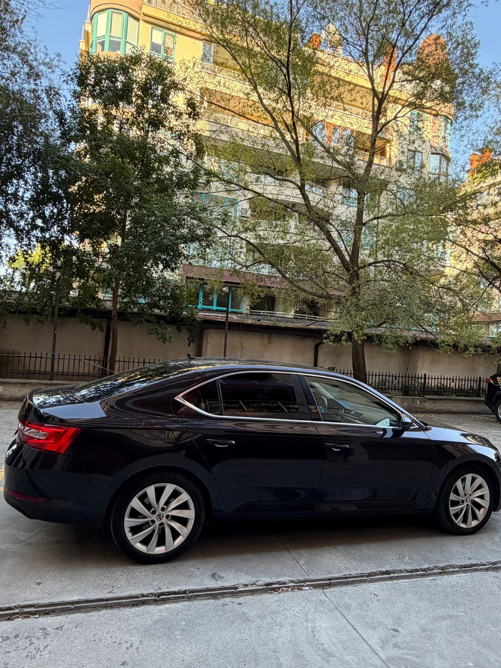 Skoda Superb 2.0 TDI, снимка 2 - Автомобили и джипове - 55606112