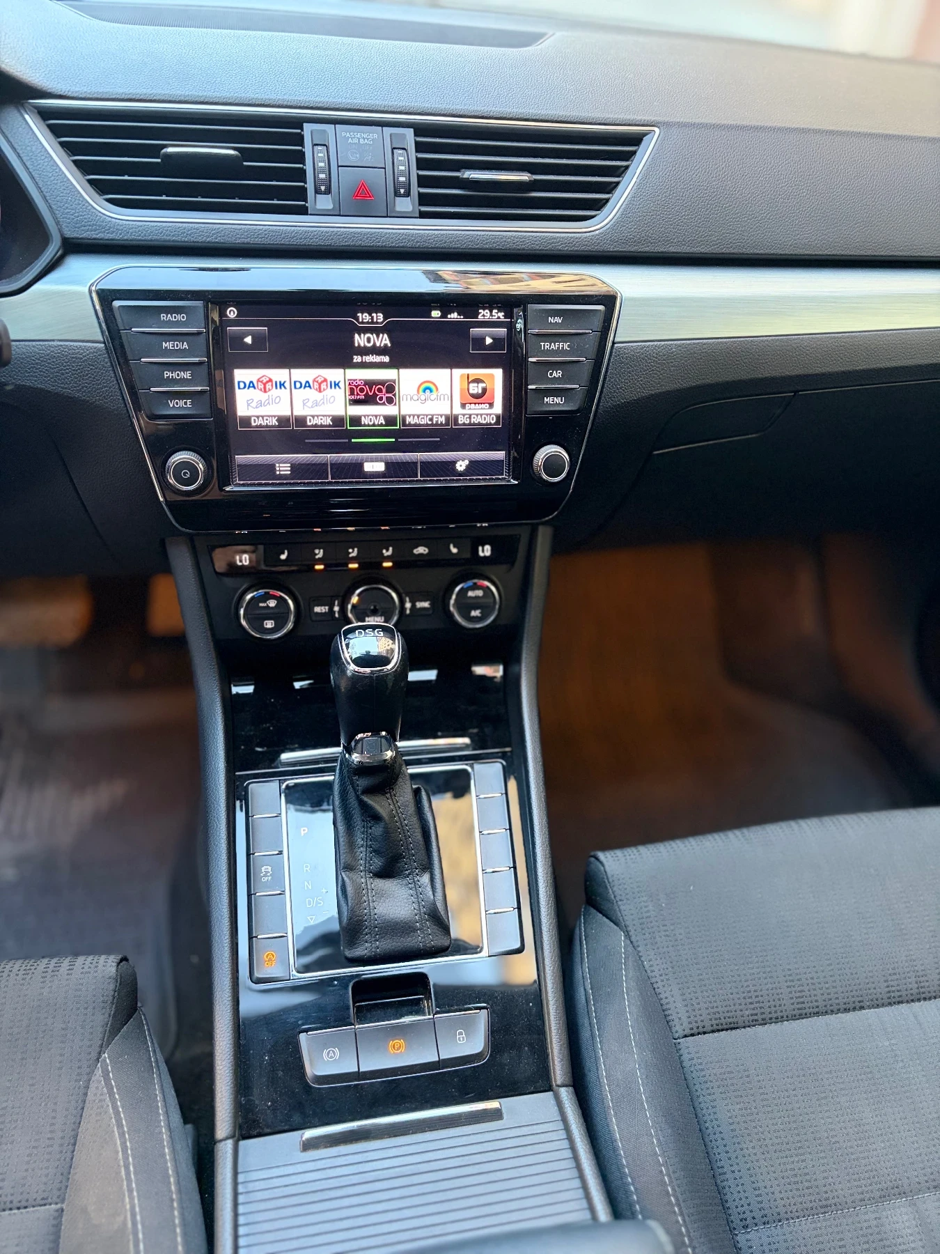 Skoda Superb 2.0 TDI, снимка 9 - Автомобили и джипове - 55606112