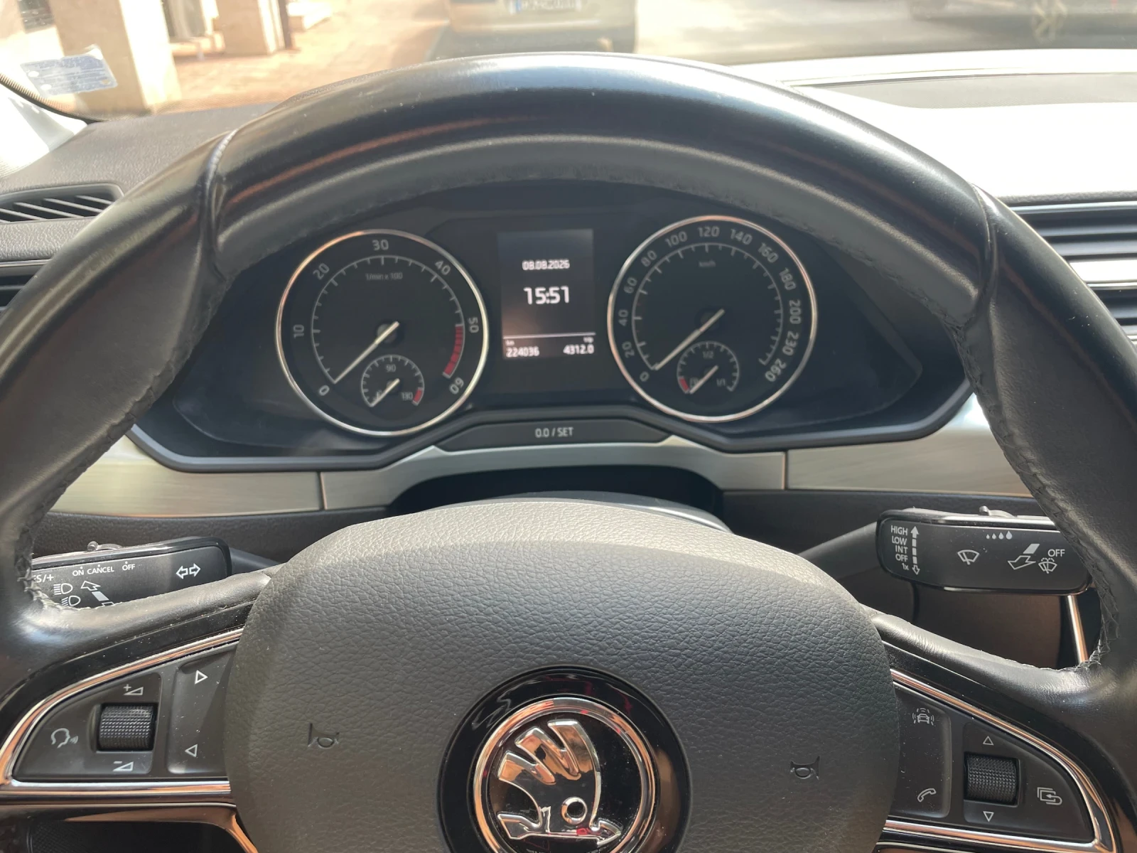 Skoda Superb 2.0 TDI, снимка 10 - Автомобили и джипове - 55606112