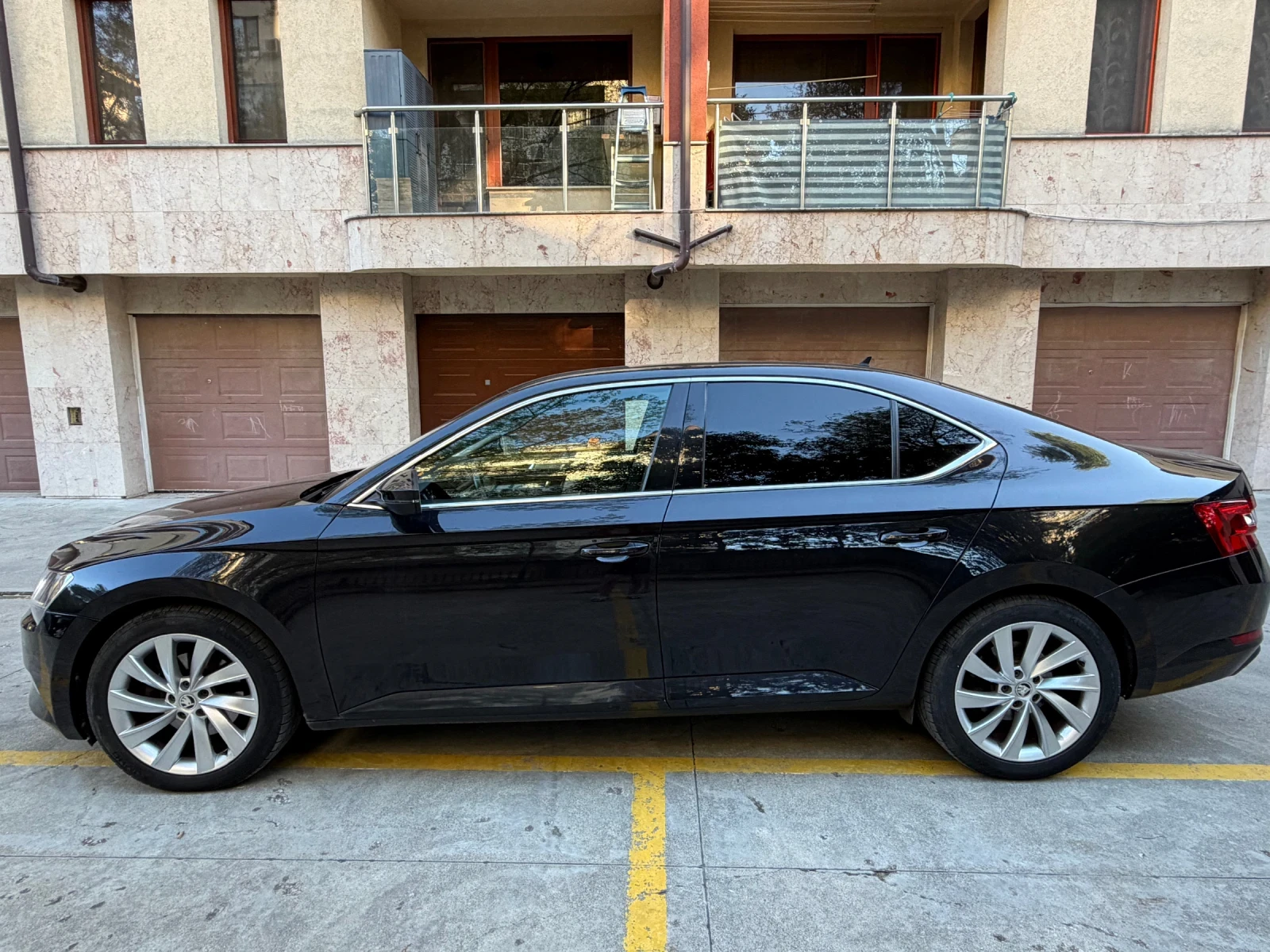 Skoda Superb 2.0 TDI, снимка 4 - Автомобили и джипове - 55606112