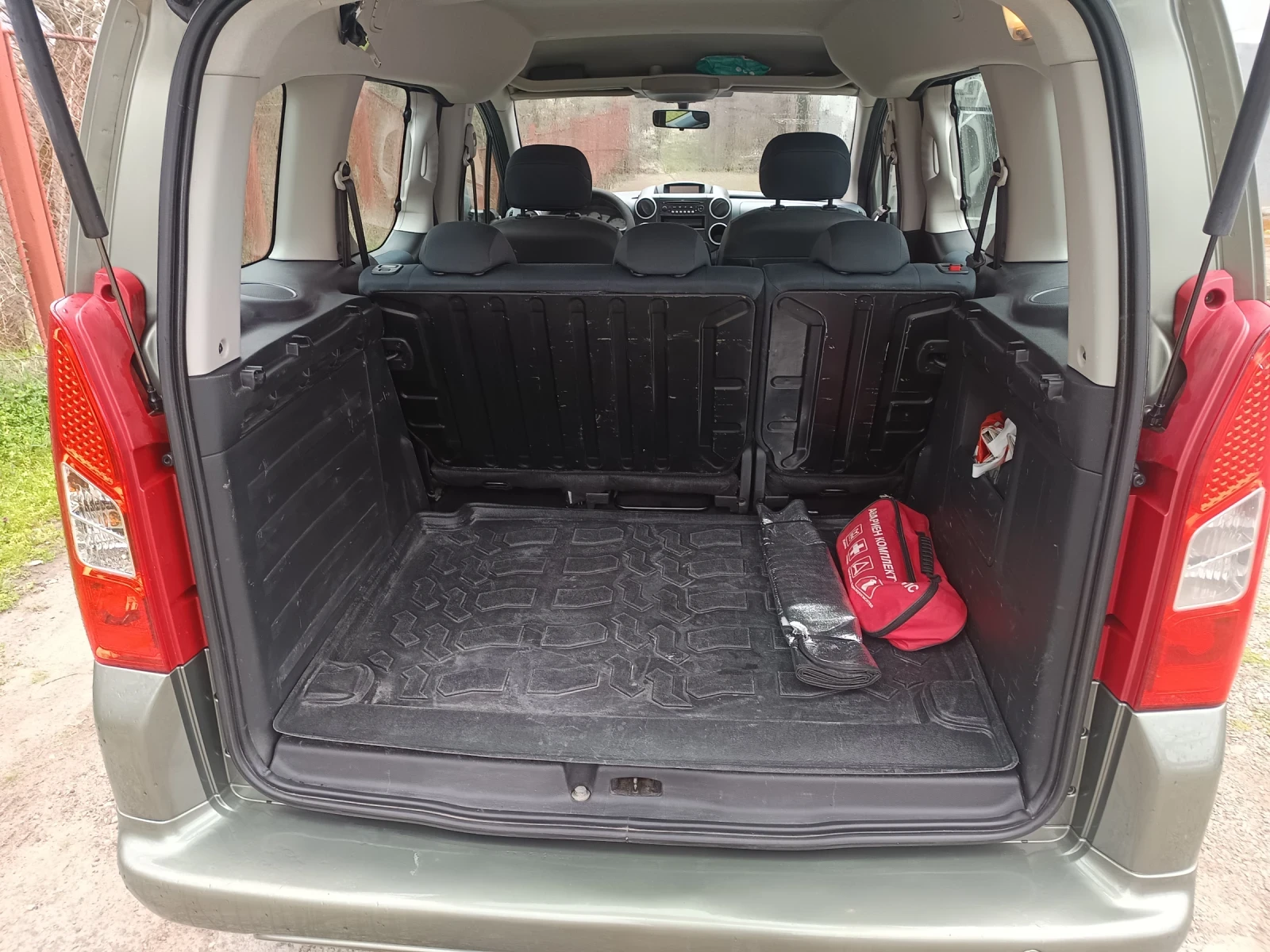 Peugeot Partner 1.6i Tepee, снимка 7 - Автомобили и джипове - 56311863