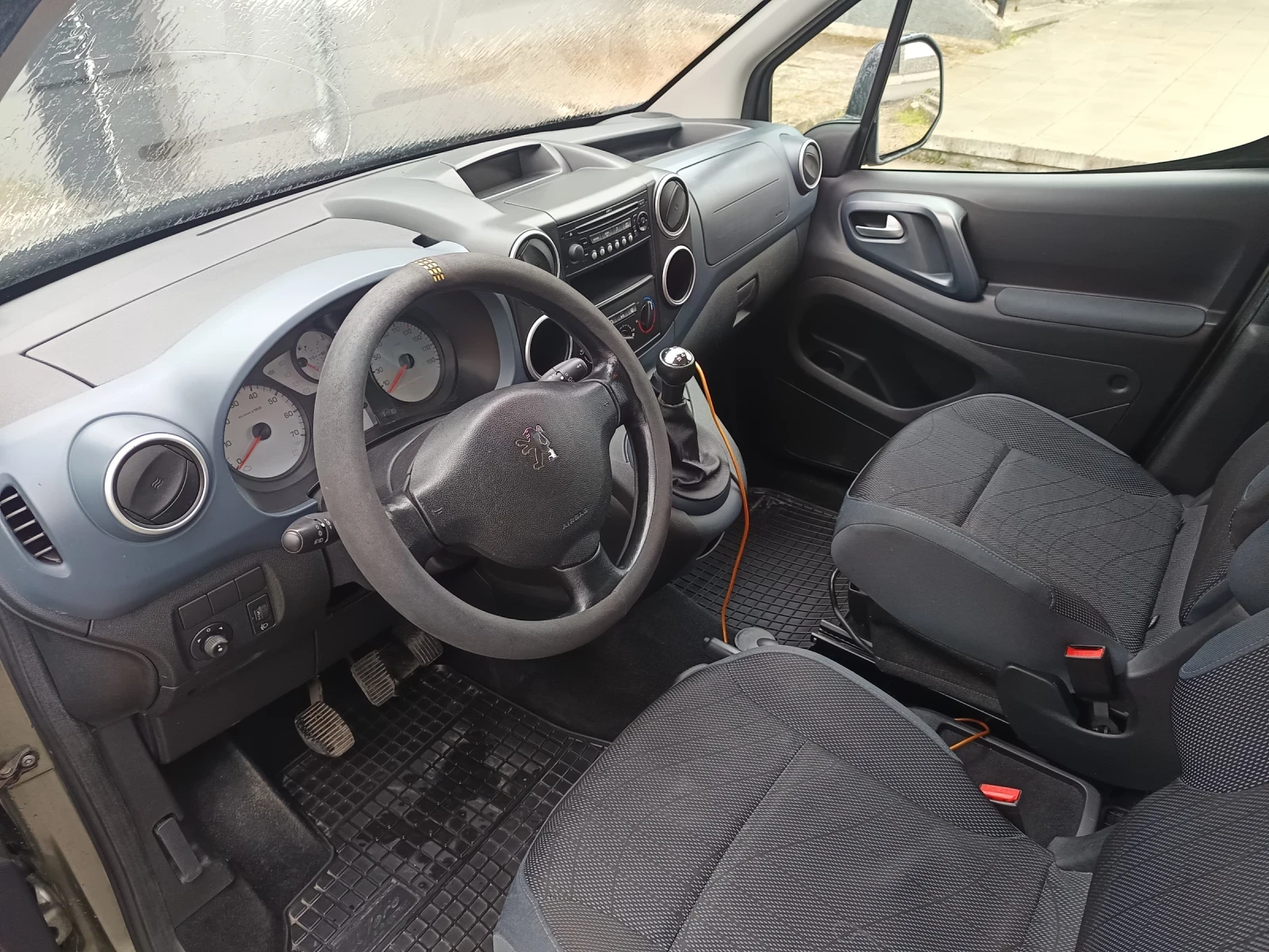 Peugeot Partner 1.6i Tepee, снимка 8 - Автомобили и джипове - 56311863