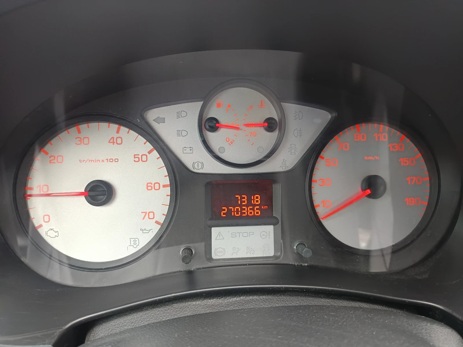 Peugeot Partner 1.6i Tepee, снимка 10 - Автомобили и джипове - 56311863
