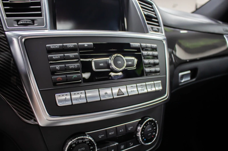 Mercedes-Benz ML 63 AMG AMG PERFORMANCE PAKAGE, снимка 13 - Автомобили и джипове - 51095089